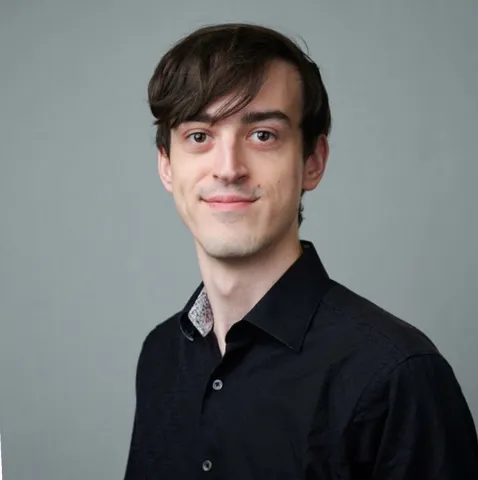 Portrait photo of Kieran Barvenik from the shoulders up.